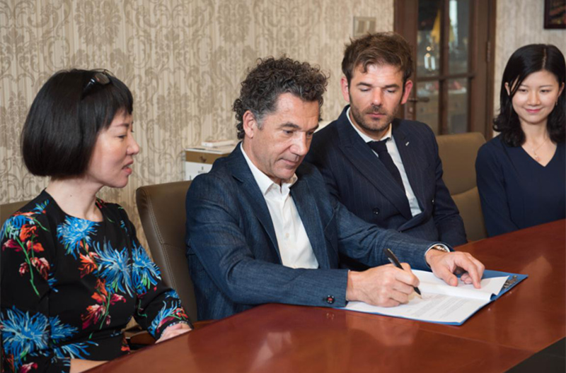 法国大爱庄园庄主金·克劳德·玛斯来访蓝菲酒业