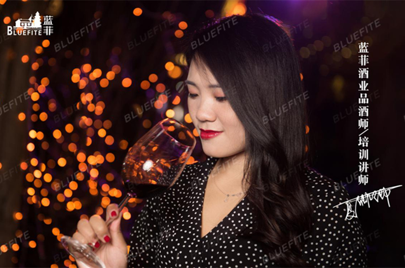 蓝菲葡萄酒培训师夏卿卿