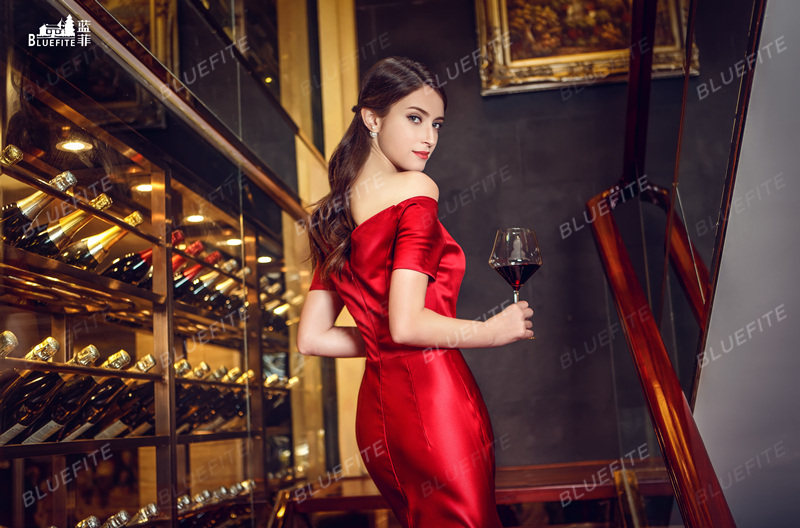 蓝菲葡萄酒